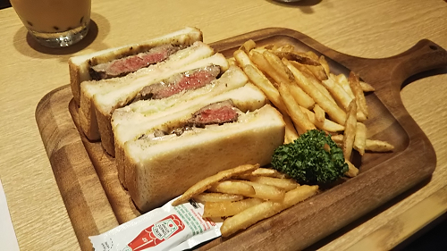 コロワイドの株主優待を使って羽田空港のカフェ＆ビヤレストラン宮で食事をしてきました